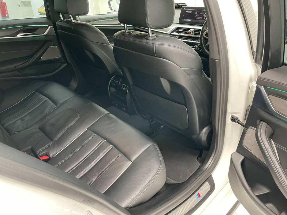 2021 BMW 5 Series - image 14