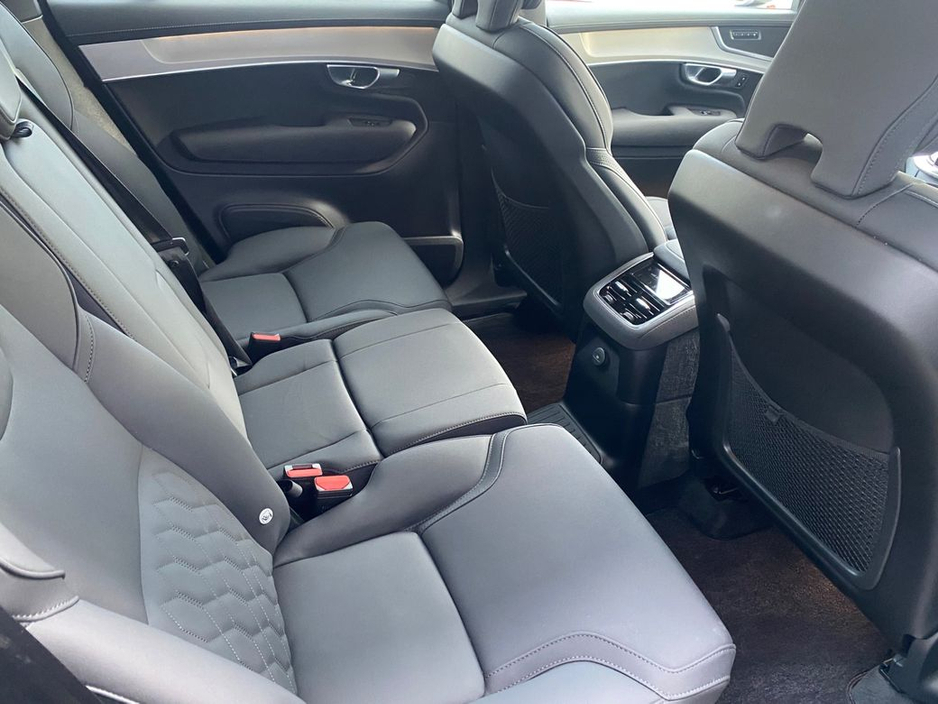 2025 Volvo XC90 - image 12
