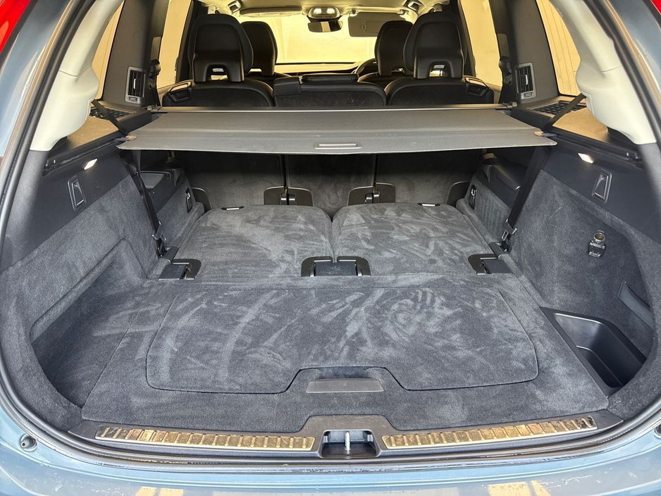 2023 Volvo XC90 - image 9