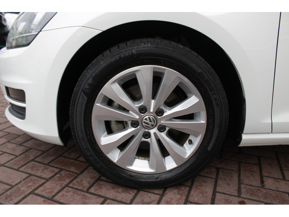 2016 Volkswagen Golf - image 22