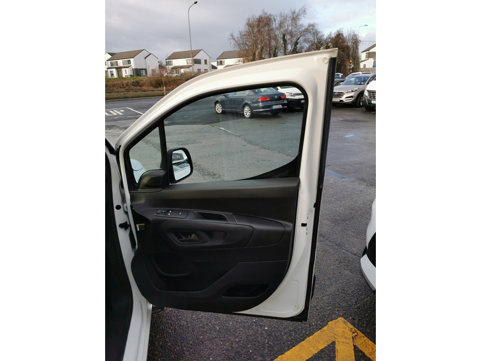 2021 Citroen Berlingo LX 1.5 BLUEHDI 75 S&S 650KG M €15,000