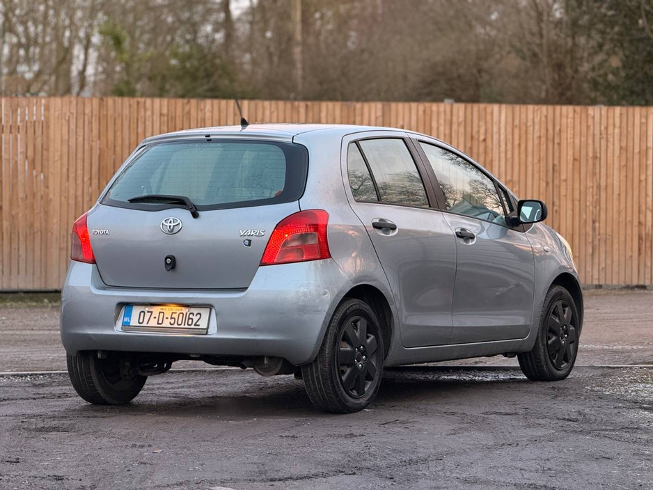 2007 Toyota Yaris - image 8
