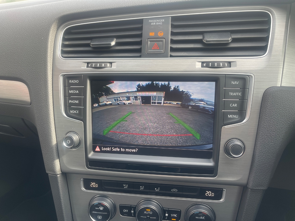 2016 Volkswagen Golf - image 18