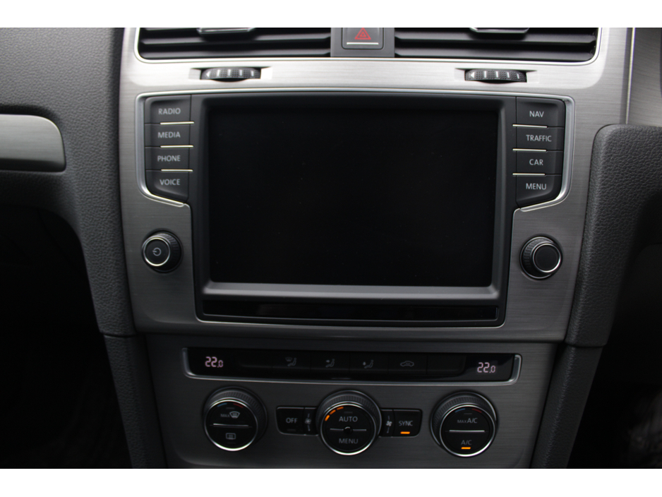 2016 Volkswagen Golf - image 13