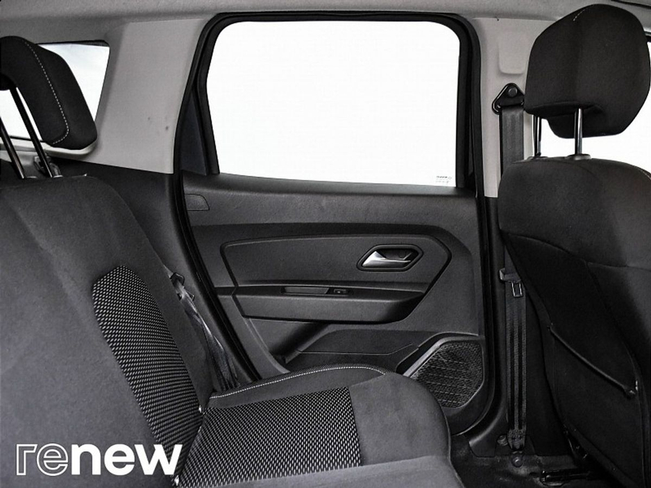 2020 Dacia Duster - image 13