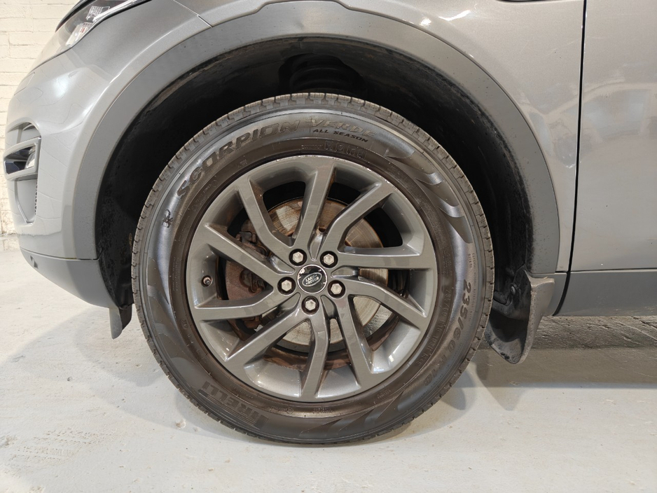 2016 Land Rover Discovery Sport - image 9