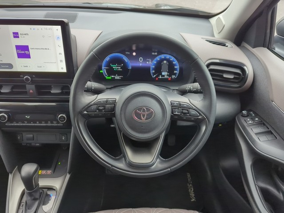 2025 Toyota Yaris Cross - image 9