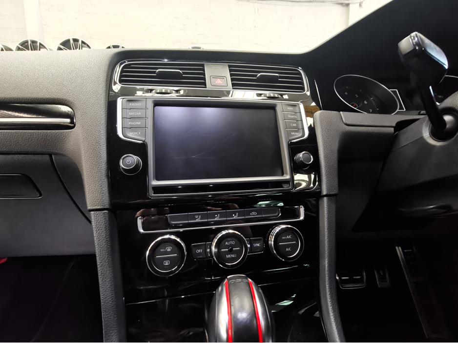 2016 Volkswagen Golf GTI Clubsport Street Edition//LOW KMs €25,950