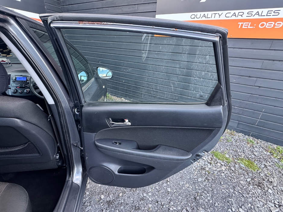 2009 Hyundai i30 - image 15