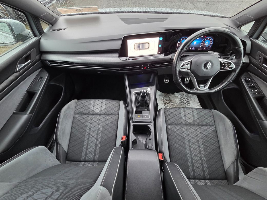 2021 Volkswagen Golf - image 14