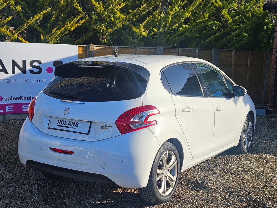 2015 Peugeot 208 - image 6