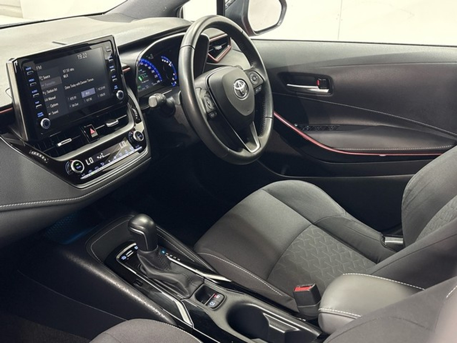 2020 Toyota Corolla COROLLA HYBRID L/SPORT HB €21,950