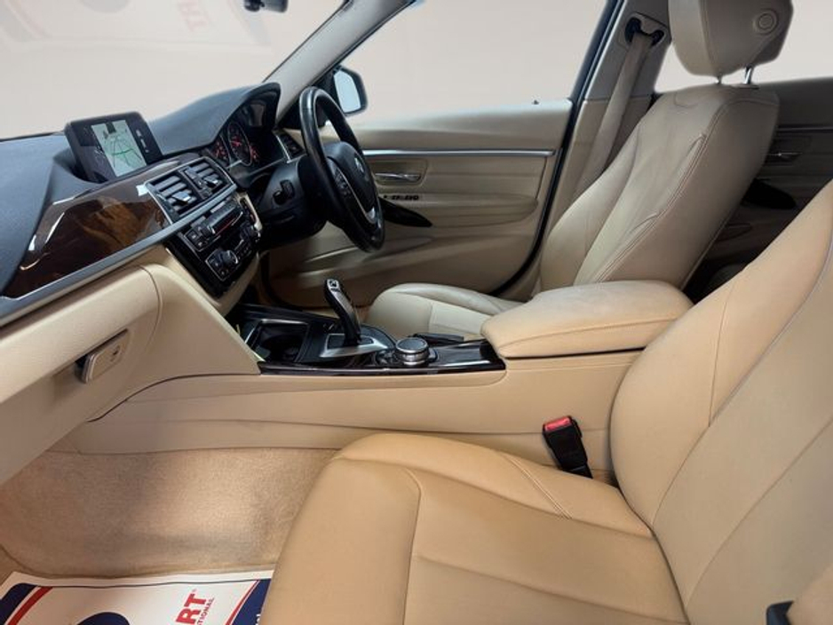 2016 BMW 3 Series - image 17