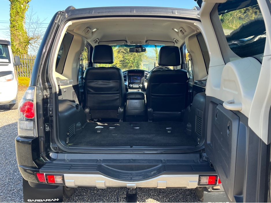 2016 Mitsubishi Shogun - image 11