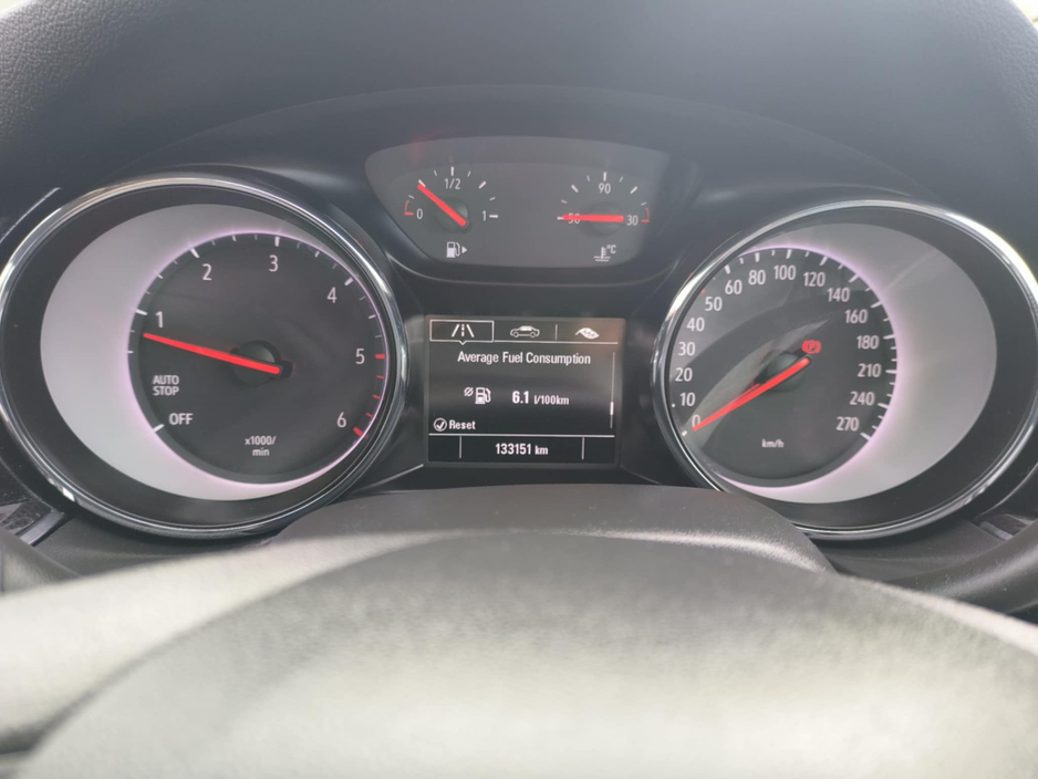 2019 Opel Insignia - image 10