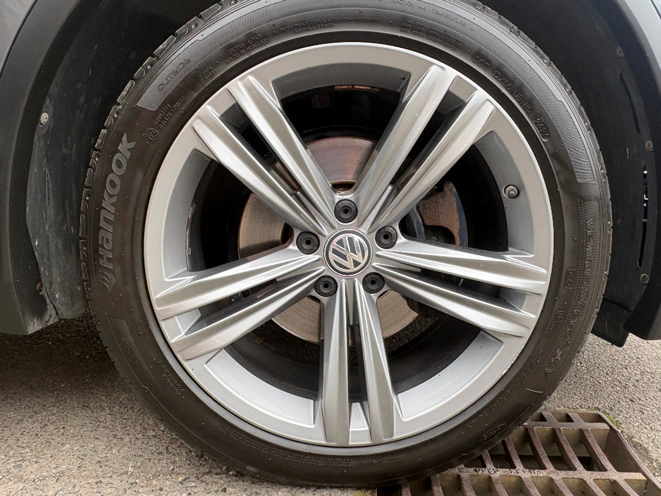 2018 Volkswagen Tiguan - image 12