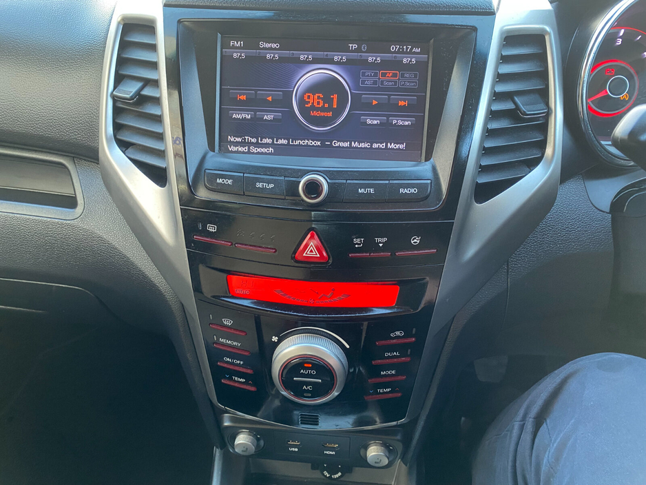 2017 Ssangyong Tivoli - image 12