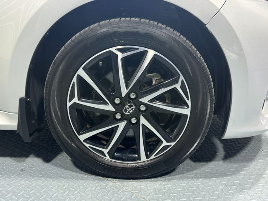 2021 Toyota Yaris - image 24