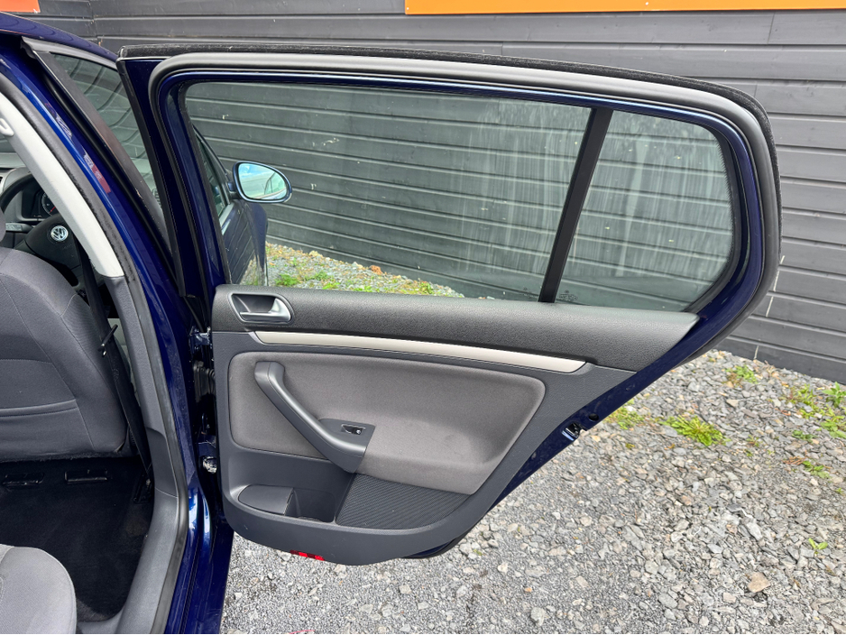 2007 Volkswagen Golf - image 17