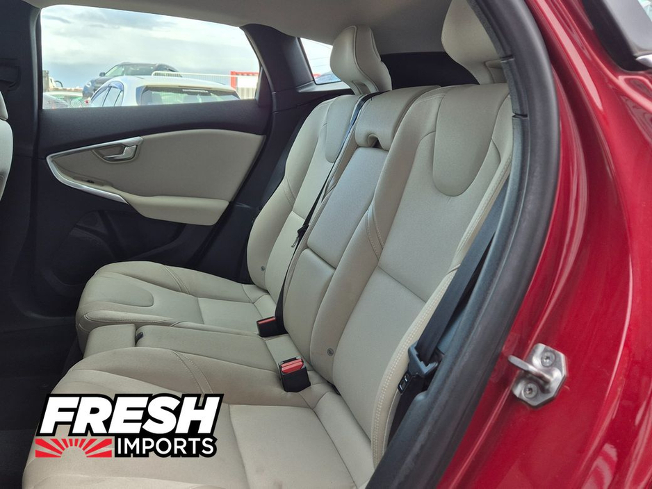 2014 Volvo V40 - image 14