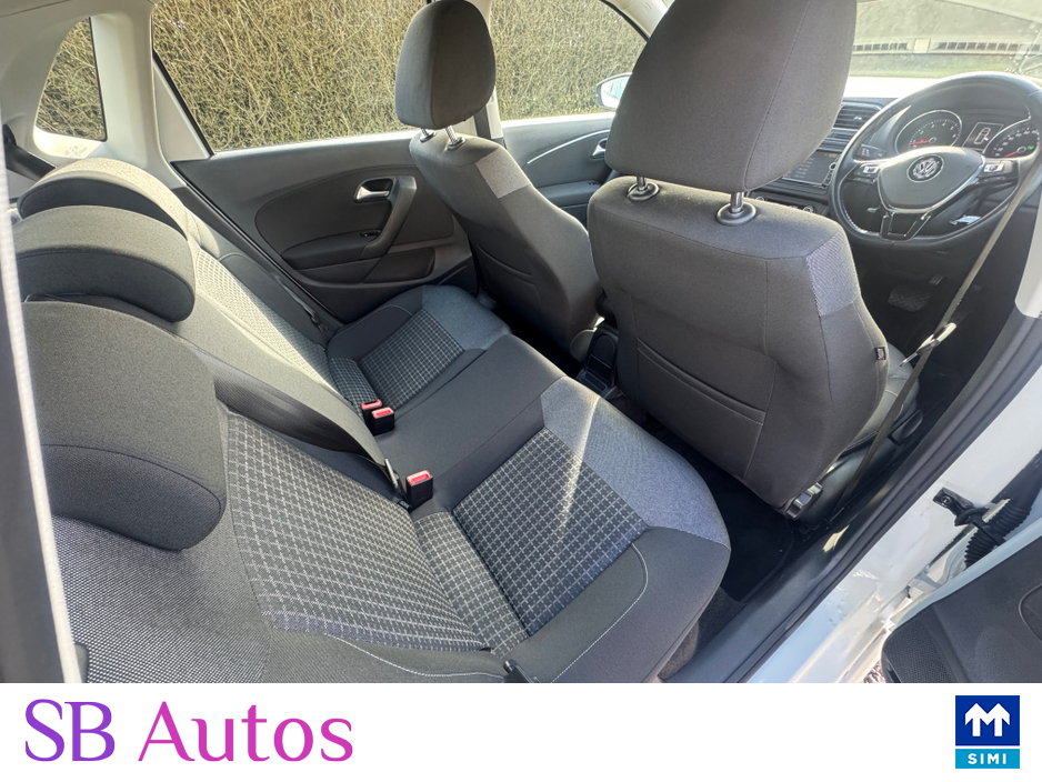 2015 Volkswagen Polo - image 11