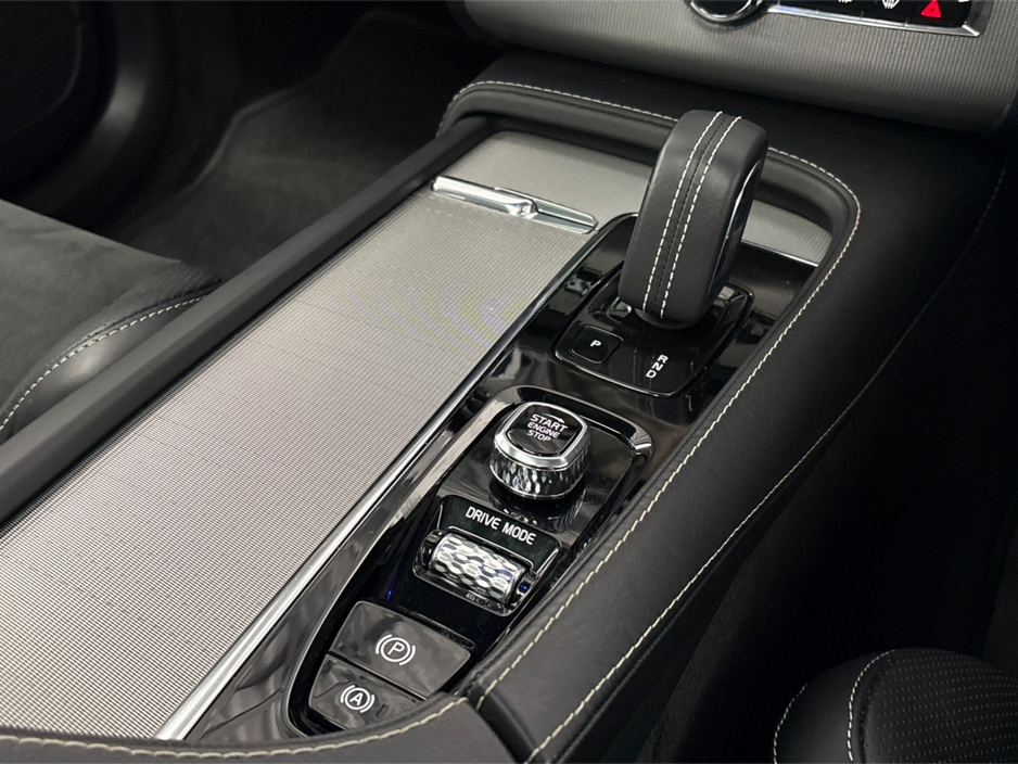 2021 Volvo XC90 - image 25
