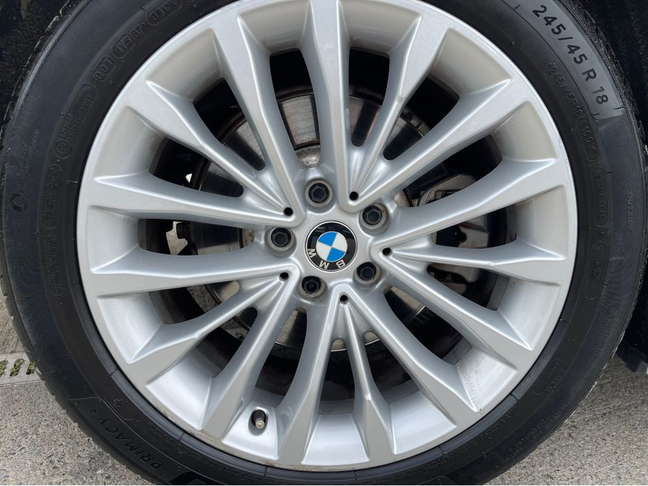 2018 BMW 5 Series - image 10