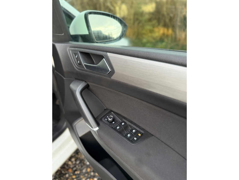 2018 Volkswagen Touran - image 32