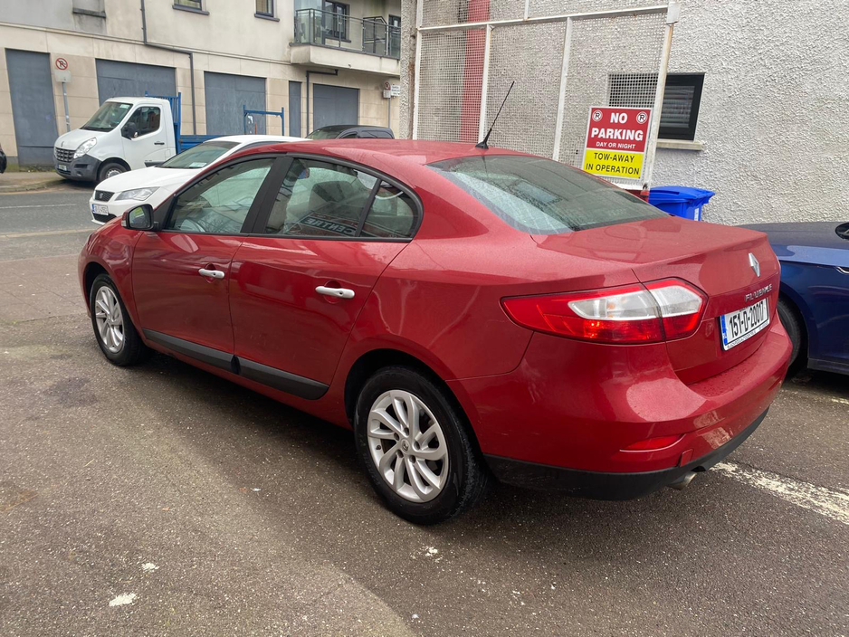2015 Renault Fluence - image 2