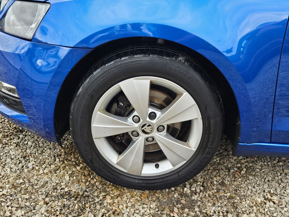 2020 Skoda Octavia - image 33