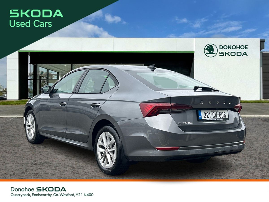 2022 Skoda Octavia - image 3