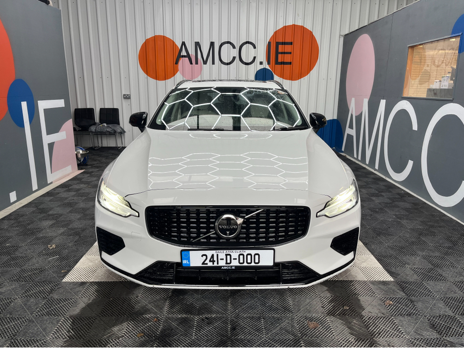 2024 Volvo V60 - image 5