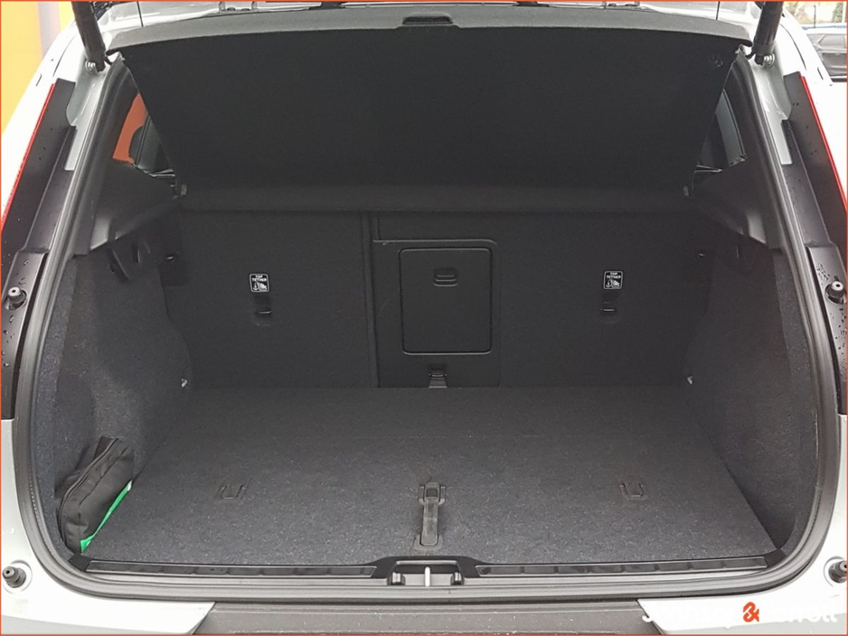 2025 Volvo EX40 82 kWh 252bhp Extended Range Plus €49,900