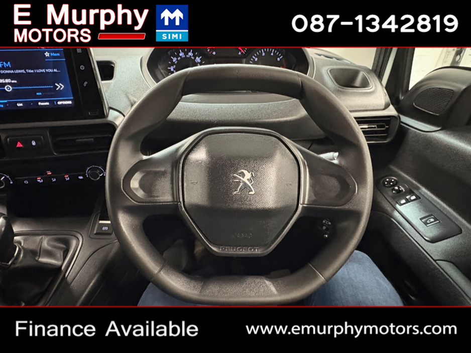 2021 Peugeot Partner - image 18