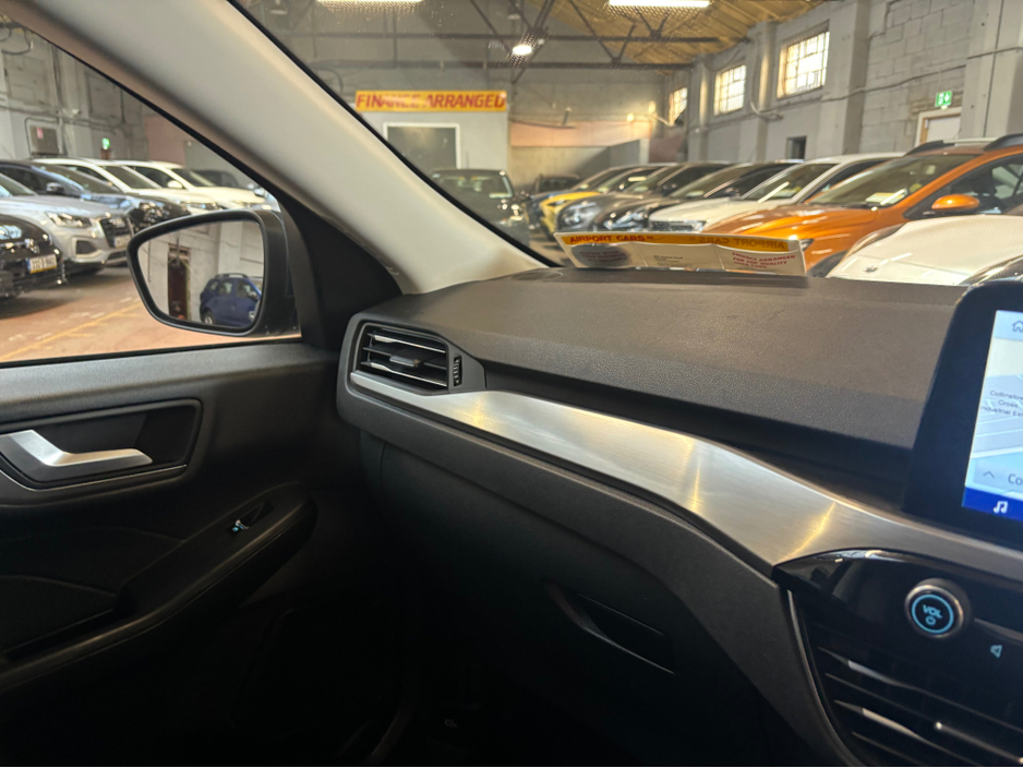 2021 Ford Kuga - image 16