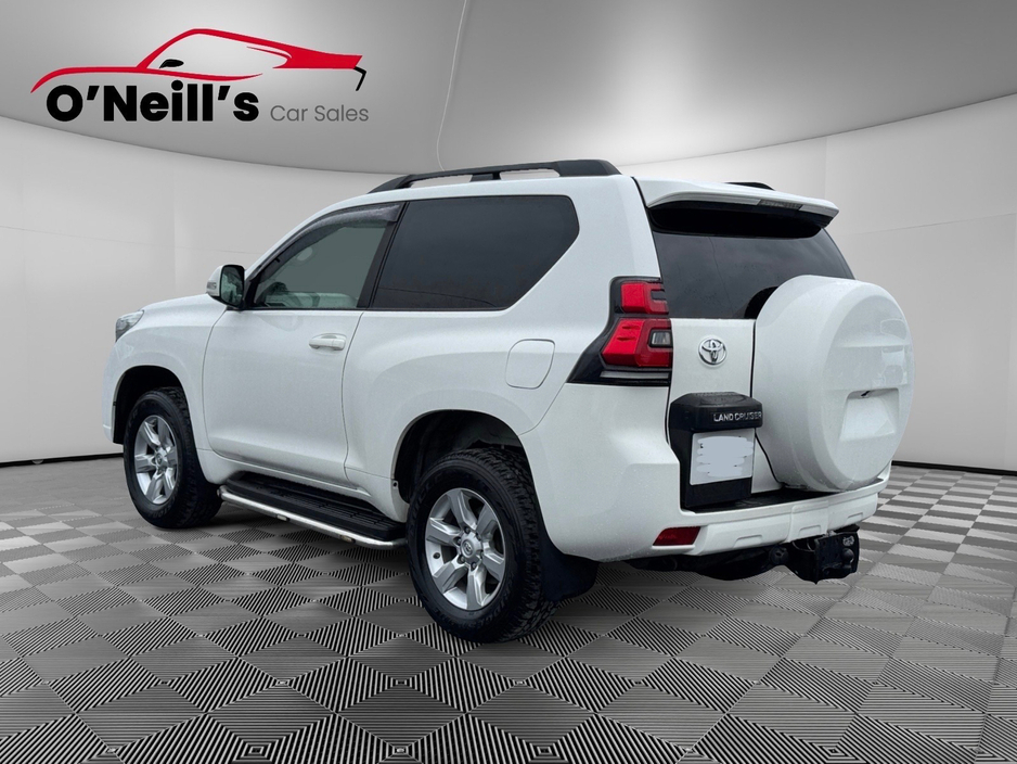 2017 Toyota Landcruiser - image 7