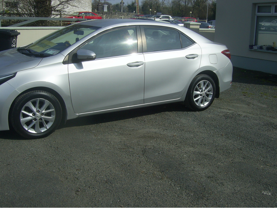 2015 Toyota Corolla - image 3