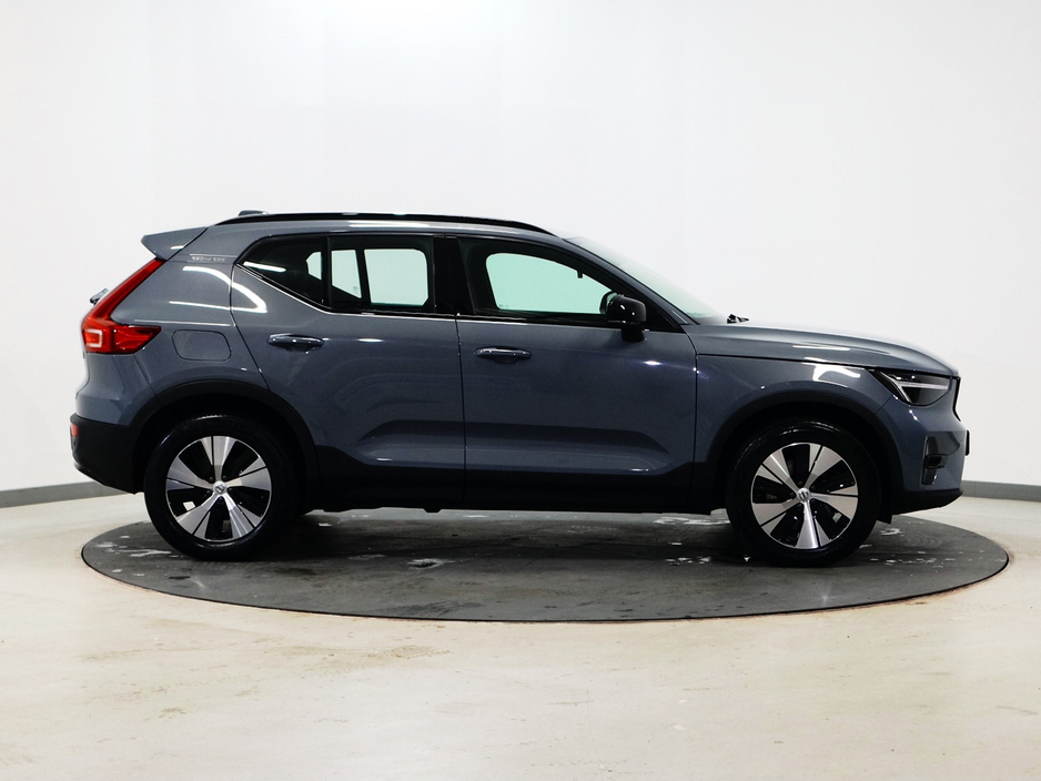 2023 Volvo XC40 - image 2