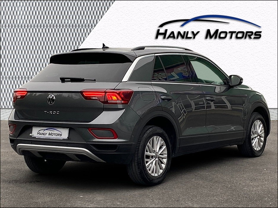 2024 Volkswagen T-Roc - image 9