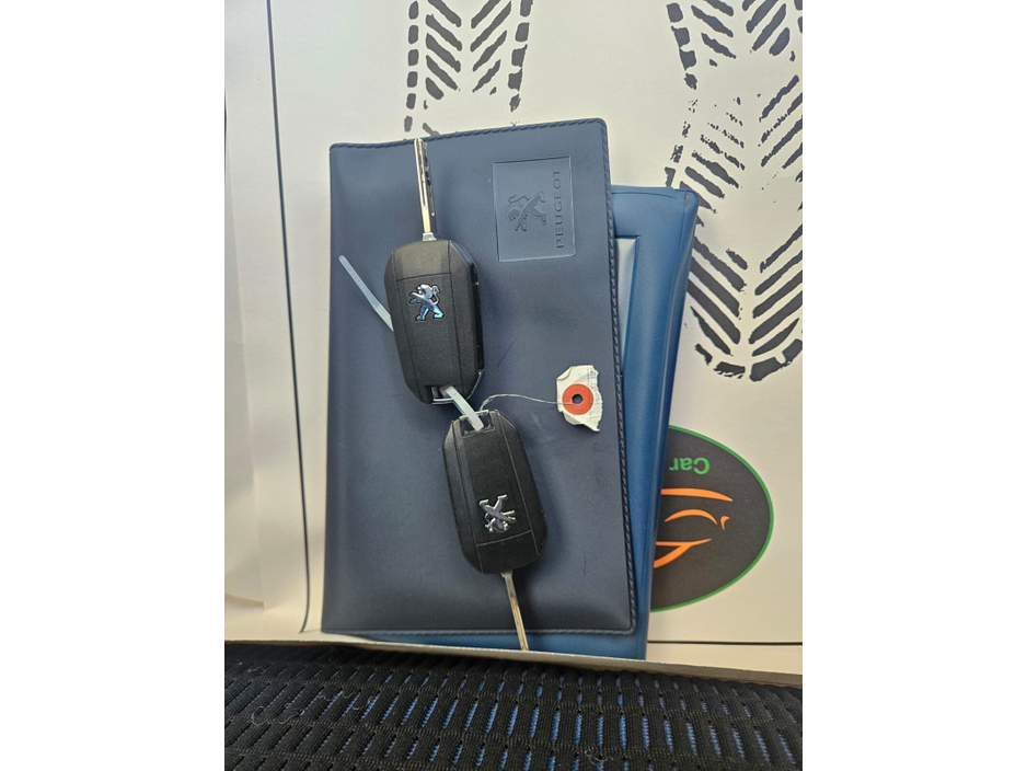 2015 Peugeot 208 - image 18