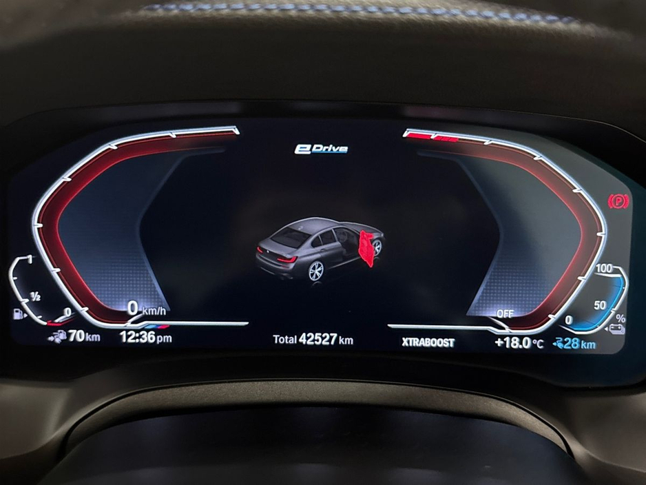 2022 BMW 3 Series - image 9