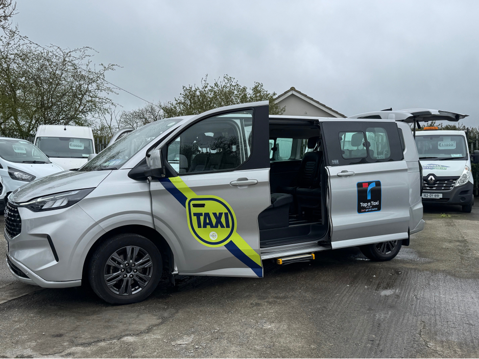 2025 Ford Tourneo Custom - image 5