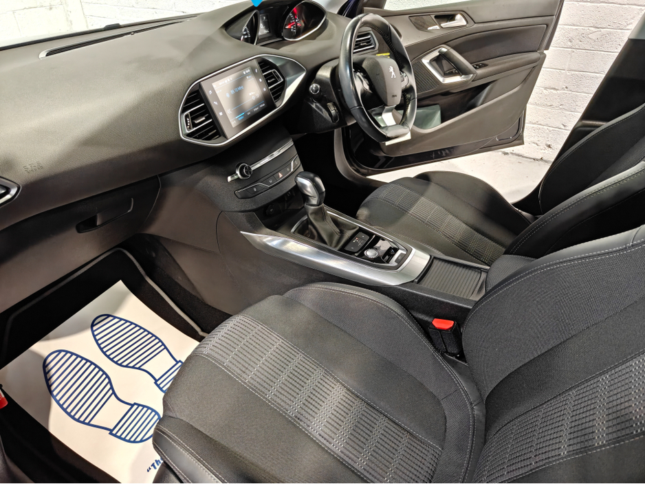 2018 Peugeot 308 - image 19