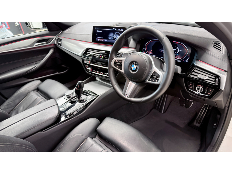 2020 BMW 5 Series - image 7