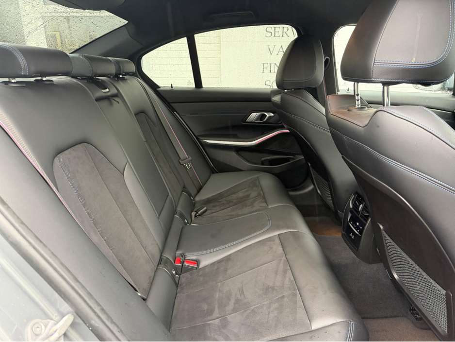 2023 BMW 3 Series - image 18