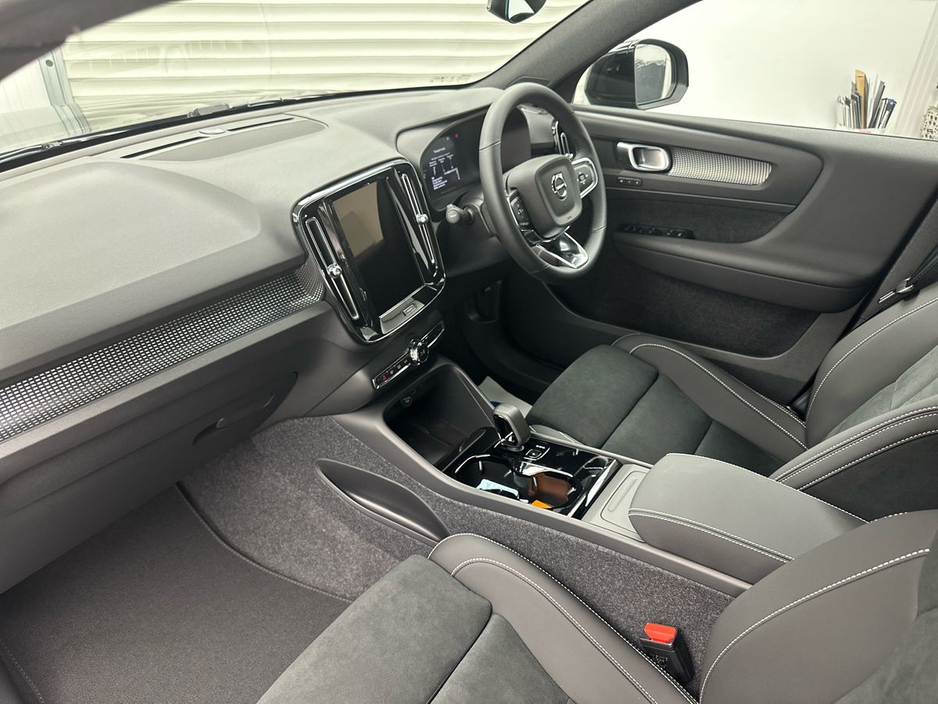 2026 Volvo EX40 - image 2