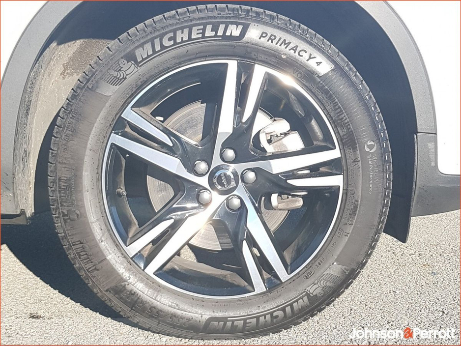 2025 Volvo XC40 2.0 B3 163bhp MHEV Plus Dark (Heated Windscreen / Heated Seats / Cruise Control) €48,900