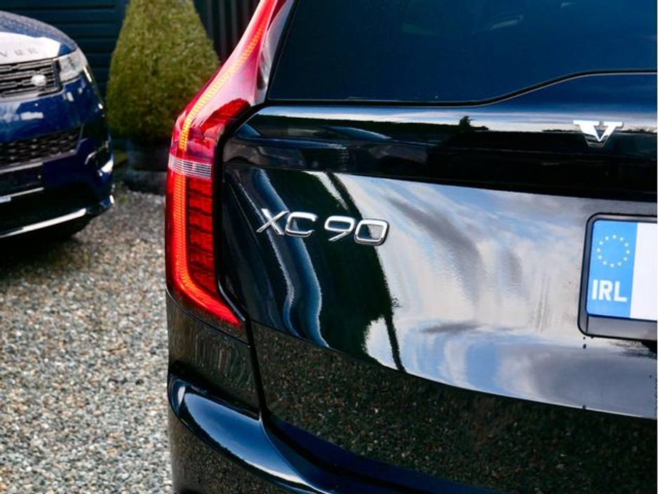 2025 Volvo XC90 - image 13