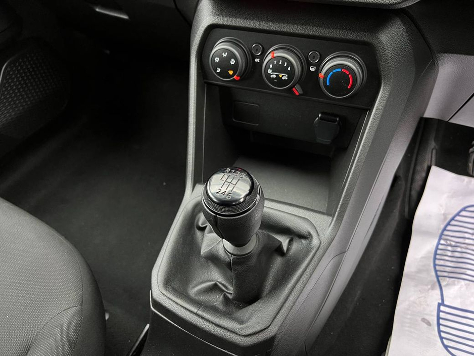 2023 Dacia Sandero ESSENTIAL 1.0 TCE // CRUISE CONTROL // AIR CONDITIONING // 2 KEYS €12,900