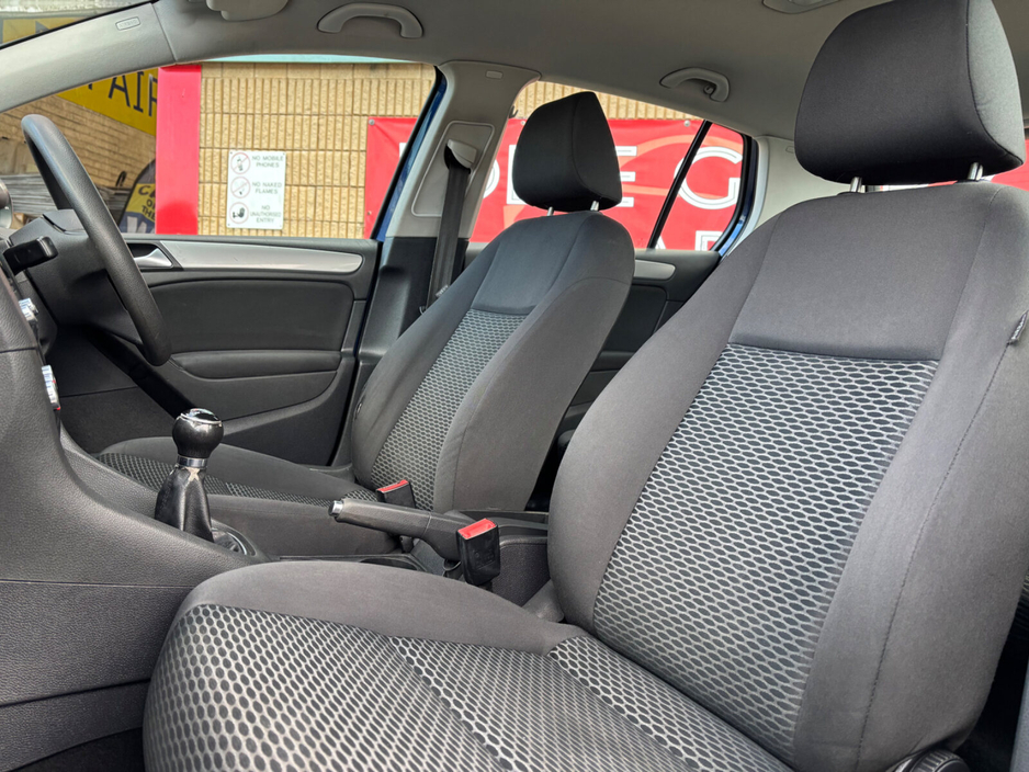 2010 Volkswagen Golf - image 9